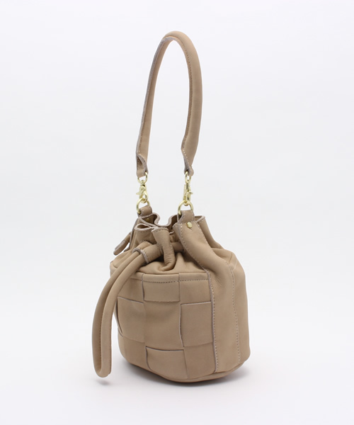 Beau're（ヴュレ）の「【Beau're】スエードミニ巾着バッグ/B-12249（ショルダーバッグ・レディース・アイボリー/ブラック・FREE）」の3枚目の写真