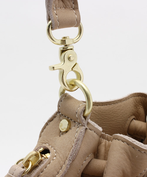 Beau're（ヴュレ）の「【Beau're】スエードミニ巾着バッグ/B-12249（ショルダーバッグ・レディース・アイボリー/ブラック・FREE）」の6枚目の写真