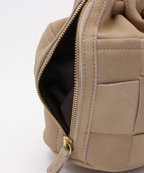 Beau're（ヴュレ）の「【Beau're】スエードミニ巾着バッグ/B-12249（ショルダーバッグ・レディース・アイボリー/ブラック・FREE）」の7枚目の写真