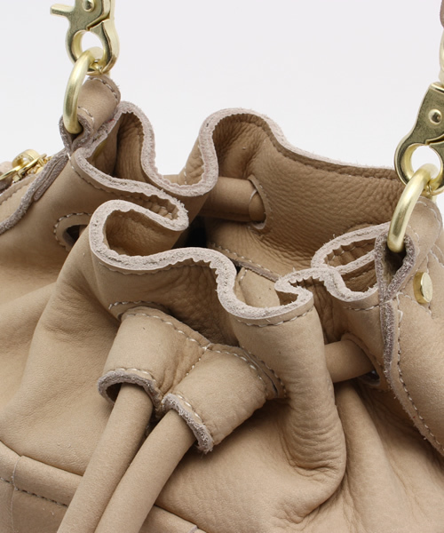 Beau're（ヴュレ）の「【Beau're】スエードミニ巾着バッグ/B-12249（ショルダーバッグ・レディース・アイボリー/ブラック・FREE）」の5枚目の写真