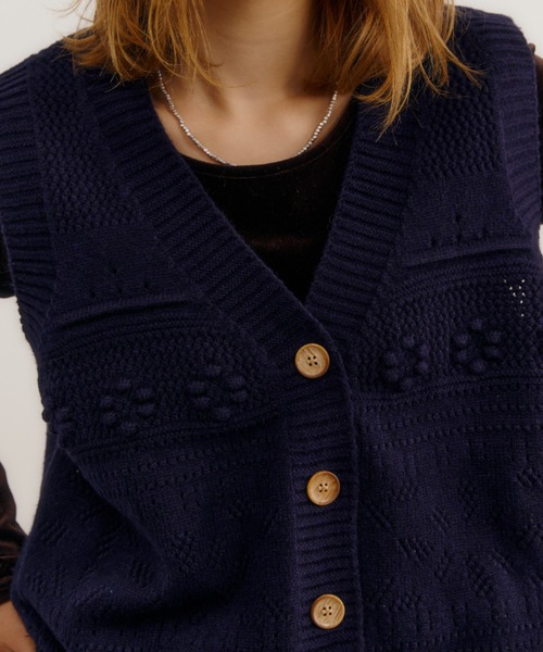 Unitage(ユニテージ)の「フラワーケーブルニットベスト(ベスト・レディース・アイボリー/ネイビー・FREE)」の20枚目の写真