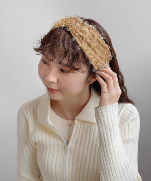 ANEMONE（アネモネ）の「シャギーラメターバン（ヘアバンド・レディース・ホワイト/ブラウン/ベージュ・FREE）」の3枚目の写真