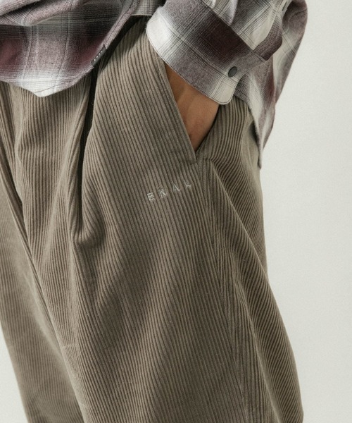 EKAL（エカル）の「『UR TECH』コーデュロイワイドトラウザー（その他パンツ・メンズ・ブラウン系その他/チャコールグレー/モカ・MEDIUM/LARGE）」の20枚目の写真