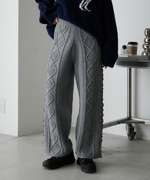 forksy.(フォルクシー)の「【forksy.】【セットアップ対応】メロー配色ステッチケーブルニットパンツ(その他パンツ・レディース・ブラック/アイボリー/杢グレー/バーガンディー・FREE)」の3枚目の写真