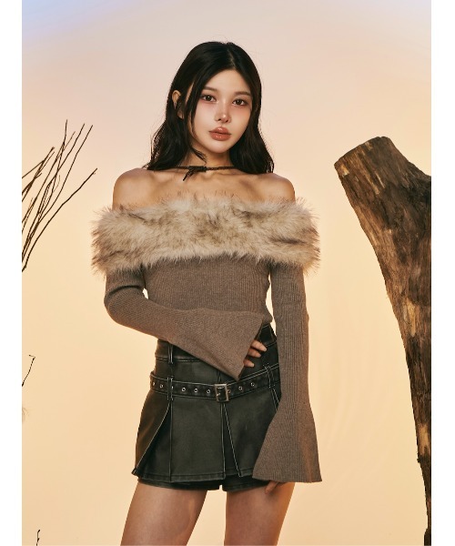 Darich（ダーリッチ）の「カラーファーオフショルニットトップス