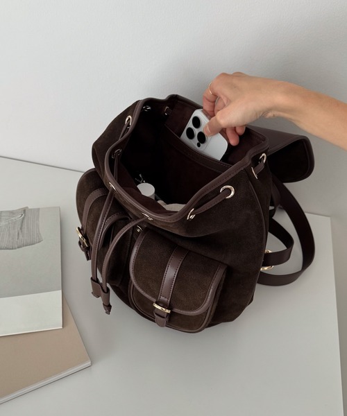 CANAL JEAN（キャナルジーン）の「diggity　スエードミニリュック（バックパック/リュック・レディース・ブラウン・ONE SIZE）」の2枚目の写真