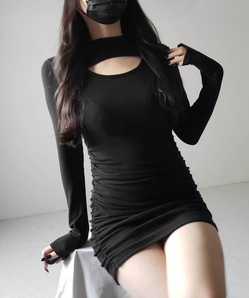 セール】【 2color ／ 裏起毛 】胸開きカットアウトシャーリングミニ