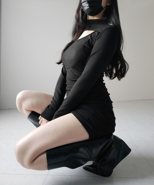 me+em select(ミームセレクト)の「【 2color / 裏起毛 】胸開きカットアウトシャーリングミニワンピース / chest open cutout shirring tight mini onepiece ※※(ワンピース・レディース・グレー/ブラック・FREE)」の21枚目の写真