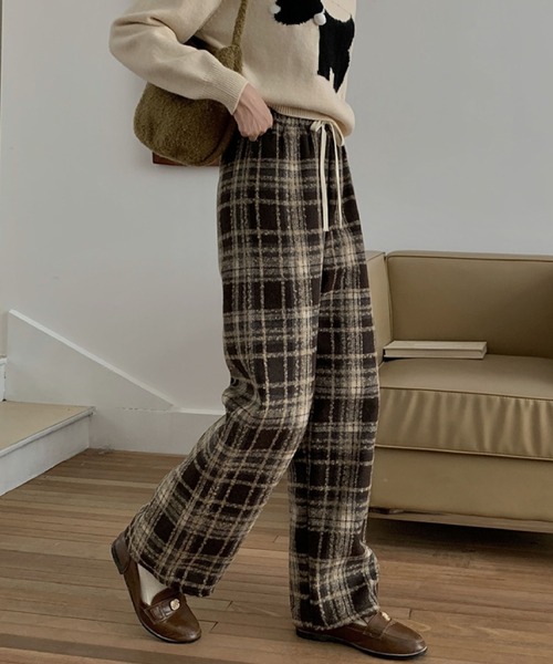 2ly2(トゥーリートゥー)の「カジュアルチェック柄裏起毛ストレートパンツ(その他パンツ・レディース・ネイビー/レッド/ブラウン・FREE)」の9枚目の写真
