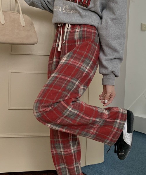 2ly2(トゥーリートゥー)の「カジュアルチェック柄裏起毛ストレートパンツ(その他パンツ・レディース・ネイビー/レッド/ブラウン・FREE)」の4枚目の写真