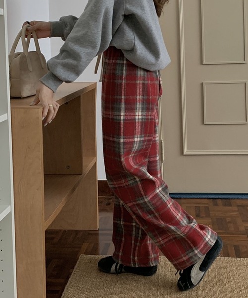 2ly2(トゥーリートゥー)の「カジュアルチェック柄裏起毛ストレートパンツ(その他パンツ・レディース・ネイビー/レッド/ブラウン・FREE)」の5枚目の写真