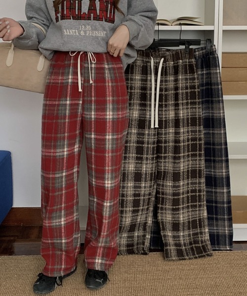 2ly2(トゥーリートゥー)の「カジュアルチェック柄裏起毛ストレートパンツ(その他パンツ・レディース・ネイビー/レッド/ブラウン・FREE)」の7枚目の写真