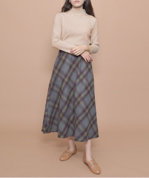 &soiree(アンドソワレ)の「【&soiree】セミハイネックリブニットプルオーバー(CP)(ニット/セーター・レディース・キャメル/ホワイト/グレー・FREE)」の11枚目の写真