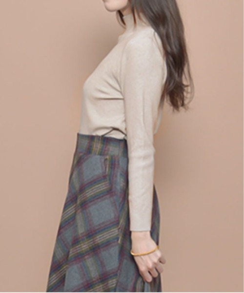 &soiree(アンドソワレ)の「【&soiree】セミハイネックリブニットプルオーバー(CP)(ニット/セーター・レディース・キャメル/ホワイト/グレー・FREE)」の12枚目の写真