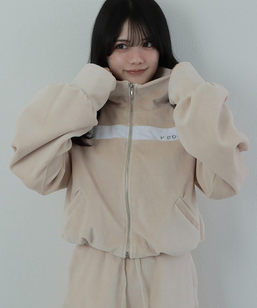 M DOLLY(エムドリー)の「*M DOLLY original* line logo zip tops/ラインロゴジップトップス(ジャージ・レディース・ベージュ/ブラック・FREE)」の17枚目の写真