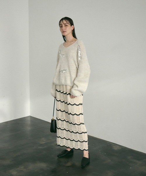 Lutim by u(ルチバイユー)の「Vcollar knit with beading / ビジュー付きV衿ニット(ニット/セーター・レディース・ブルー/グレー/ホワイト・FREE)」の10枚目の写真