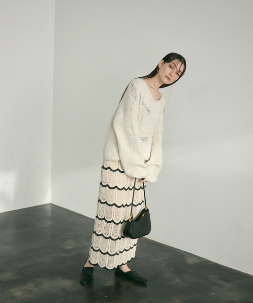 Lutim by u(ルチバイユー)の「Vcollar knit with beading / ビジュー付きV衿ニット(ニット/セーター・レディース・ブルー/グレー/ホワイト・FREE)」の9枚目の写真