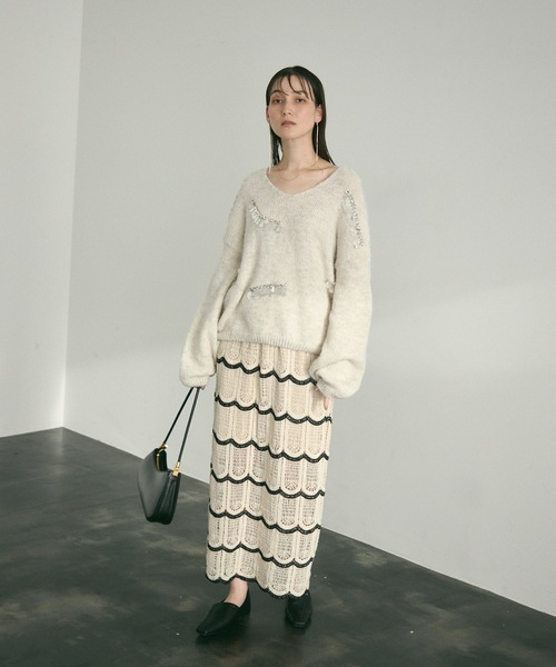 Lutim by u(ルチバイユー)の「Vcollar knit with beading / ビジュー付きV衿ニット(ニット/セーター・レディース・ブルー/グレー/ホワイト・FREE)」の7枚目の写真