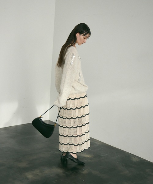 Lutim by u(ルチバイユー)の「Vcollar knit with beading / ビジュー付きV衿ニット(ニット/セーター・レディース・ブルー/グレー/ホワイト・FREE)」の6枚目の写真