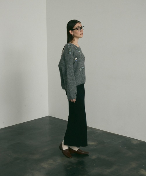 Lutim by u(ルチバイユー)の「Vcollar knit with beading / ビジュー付きV衿ニット(ニット/セーター・レディース・ブルー/グレー/ホワイト・FREE)」の22枚目の写真