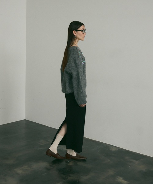 Lutim by u(ルチバイユー)の「Vcollar knit with beading / ビジュー付きV衿ニット(ニット/セーター・レディース・ブルー/グレー/ホワイト・FREE)」の21枚目の写真