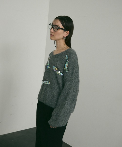 Lutim by u(ルチバイユー)の「Vcollar knit with beading / ビジュー付きV衿ニット(ニット/セーター・レディース・ブルー/グレー/ホワイト・FREE)」の20枚目の写真