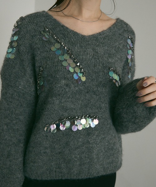 Lutim by u(ルチバイユー)の「Vcollar knit with beading / ビジュー付きV衿ニット(ニット/セーター・レディース・ブルー/グレー/ホワイト・FREE)」の17枚目の写真