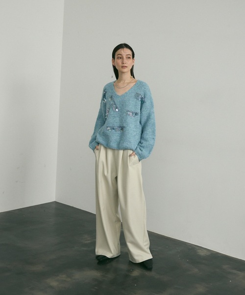 Lutim by u(ルチバイユー)の「Vcollar knit with beading / ビジュー付きV衿ニット(ニット/セーター・レディース・ブルー/グレー/ホワイト・FREE)」の15枚目の写真