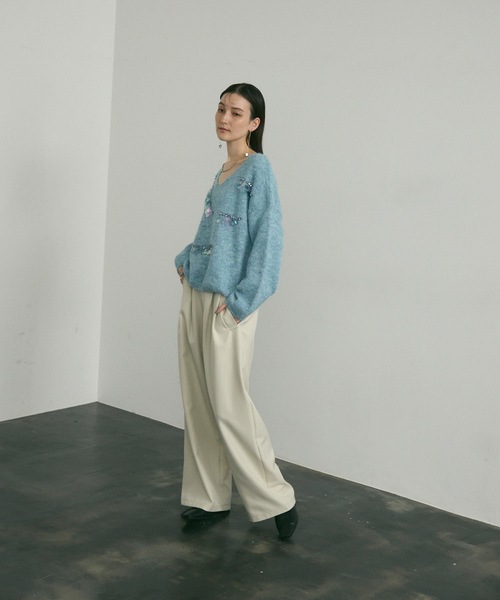 Lutim by u(ルチバイユー)の「Vcollar knit with beading / ビジュー付きV衿ニット(ニット/セーター・レディース・ブルー/グレー/ホワイト・FREE)」の14枚目の写真