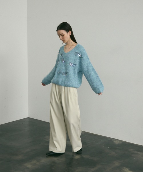 Lutim by u(ルチバイユー)の「Vcollar knit with beading / ビジュー付きV衿ニット(ニット/セーター・レディース・ブルー/グレー/ホワイト・FREE)」の12枚目の写真