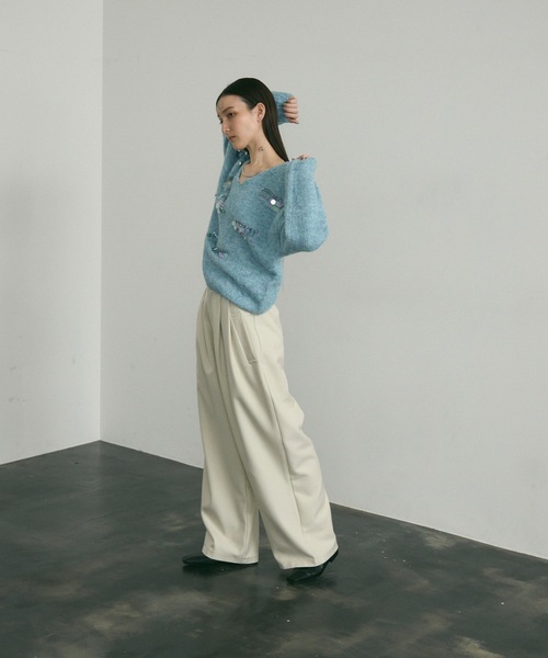Lutim by u(ルチバイユー)の「Vcollar knit with beading / ビジュー付きV衿ニット(ニット/セーター・レディース・ブルー/グレー/ホワイト・FREE)」の11枚目の写真