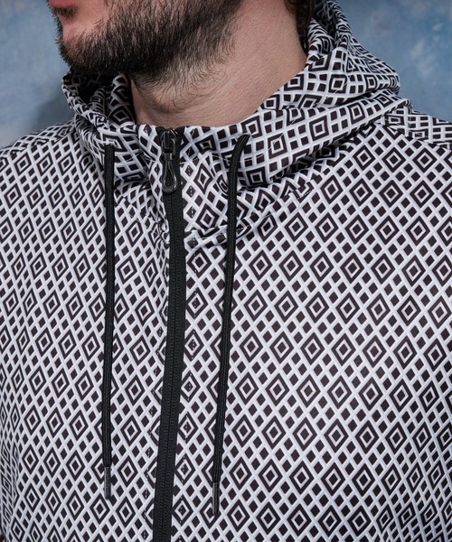 HIDEAWAYS NICOLE（ハイダウェイニコル）の「ジオメトリックプリント5分袖フードパーカー（パーカー・メンズ・オフホワイト/ネイビー/ブラック・X-LARGE/LARGE/MEDIUM）」の12枚目の写真