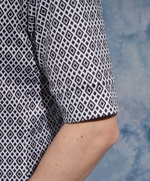 HIDEAWAYS NICOLE（ハイダウェイニコル）の「ジオメトリックプリント5分袖フードパーカー（パーカー・メンズ・オフホワイト/ネイビー/ブラック・X-LARGE/LARGE/MEDIUM）」の14枚目の写真