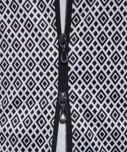 HIDEAWAYS NICOLE（ハイダウェイニコル）の「ジオメトリックプリント5分袖フードパーカー（パーカー・メンズ・オフホワイト/ネイビー/ブラック・X-LARGE/LARGE/MEDIUM）」の5枚目の写真