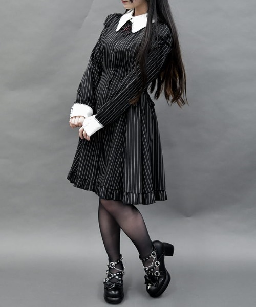 axes femme POETIQUE(アクシーズファムポエティック)の「サイドレースアップワンピ(ワンピース・レディース・ブラック/グレー・MEDIUM)」の2枚目の写真