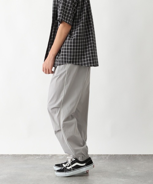 GLOBAL WORK（グローバルワーク）の「エアかるラインパンツ/147319（その他パンツ・キッズ・グレー/ブラック・130cm/140cm/150cm/160cm/170cm）」の3枚目の写真