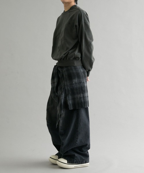 EPNK(イーピーエヌケー)の「【EPNK】Pigment cropped sweat shirt / ピグメントクロップドスウェットシャツ(スウェット・メンズ・ブラック/ダークブラウン・SMALL/LARGE/MEDIUM)」の12枚目の写真