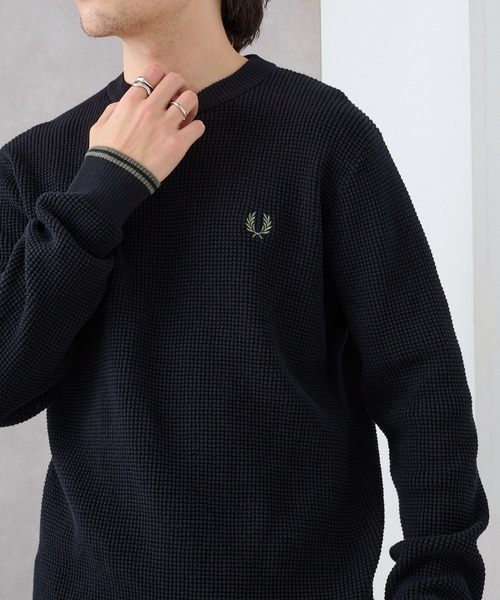 FRED PERRY(フレッドペリー)の「【FRED PERRY】WAFFLE STITCH JUMPER フレッドペリー ワッフルコットンニット ワンポイントロゴ刺繍 K6507(ニット/セーター・メンズ・アイボリー/ブラック/カーキ/アイボリー系2/ブラック系その他2・M/XL/L/S)」の3枚目の写真
