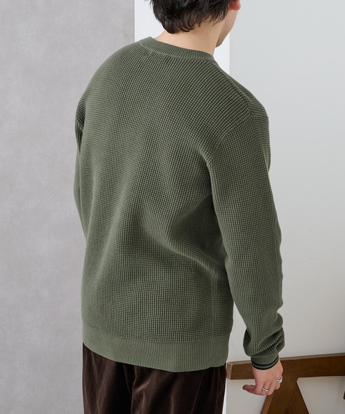 FRED PERRY(フレッドペリー)の「【FRED PERRY】WAFFLE STITCH JUMPER フレッドペリー ワッフルコットンニット ワンポイントロゴ刺繍 K6507(ニット/セーター・メンズ・アイボリー/ブラック・M/XL/L/S)」の6枚目の写真