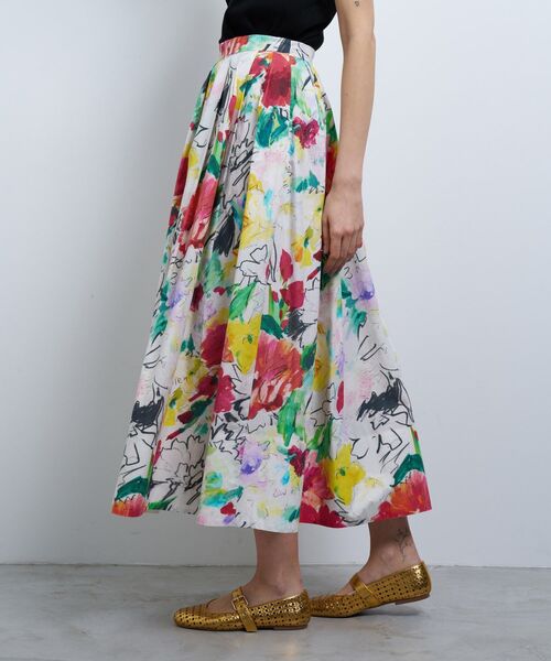 LANVIN en Bleu(ランバンオンブルー)の「fleur de fleurプリントタックスカート(スカート・レディース・ピンク・36)」の5枚目の写真