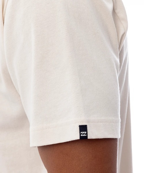 BILLABONG(ビラボン)の「BILLABONG メンズ UNITY LOGO Tシャツ 【2025年春夏モデル】/ビラボンロゴ総柄クルーネック半袖Tシャツ(Tシャツ/カットソー・メンズ・ブラック/ホワイト/クリーム・X-LARGE/LARGE/MEDIUM/SMALL)」の9枚目の写真