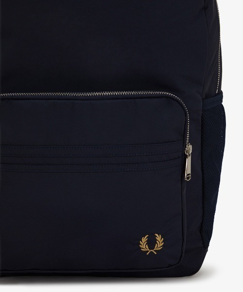 FRED PERRY（フレッドペリー）の「Brentham Nylon Backpack／ブレンサムナイロンバックパック（ボディバッグ/ウエストポーチ・メンズ・ネイビー・ONE SIZE）」の5枚目の写真