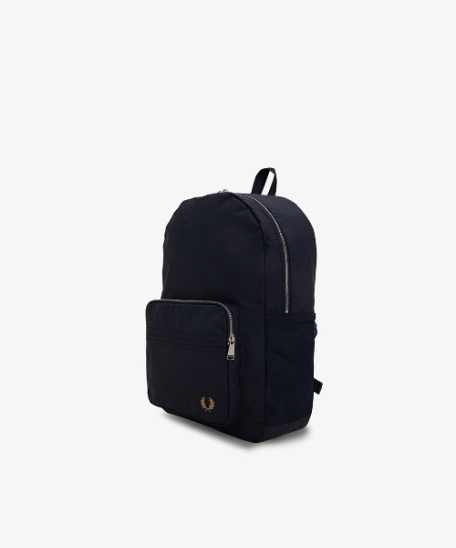 FRED PERRY（フレッドペリー）の「Brentham Nylon Backpack／ブレンサムナイロンバックパック（ボディバッグ/ウエストポーチ・メンズ・ネイビー・ONE SIZE）」の3枚目の写真