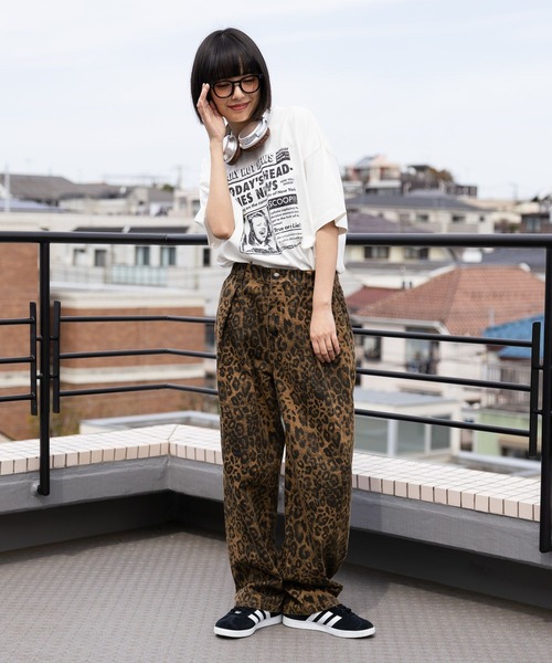 PBLIM(ページボーイリム)の「《UNISEX》ニュースペーパーTシャツ(Tシャツ/カットソー・レディース・オフホワイト/カーキ/ブラウン・MEDIUM/LARGE)」の4枚目の写真