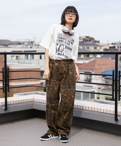 PBLIM(ページボーイリム)の「《UNISEX》ニュースペーパーTシャツ(Tシャツ/カットソー・レディース・オフホワイト/カーキ/ブラウン・MEDIUM/LARGE)」の5枚目の写真