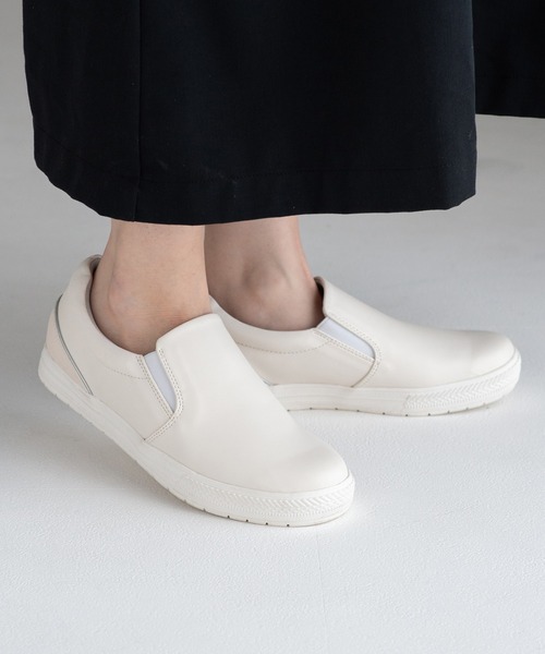 JELLY BEANS（ジェリービーンズ）の「【レイン対応】レインスリッポンスニーカー(411-59331)JELLY BEANS(ジェリービーンズ)（レインシューズ・レディース・ホワイト/ライトグレー/ブラック・S/M/L/LL）」の2枚目の写真