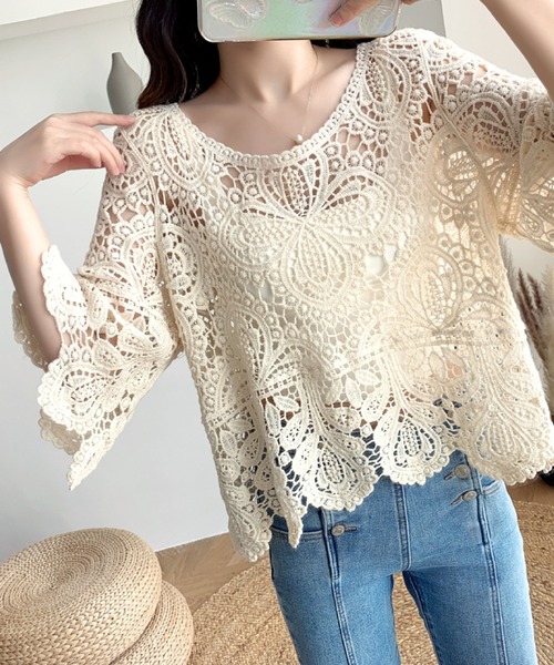 2ly2(トゥーリートゥー)の「上品な透かしレースが魅力♪フェミニンブラウス(Tシャツ/カットソー・レディース・ベージュ/ホワイト・FREE)」の2枚目の写真