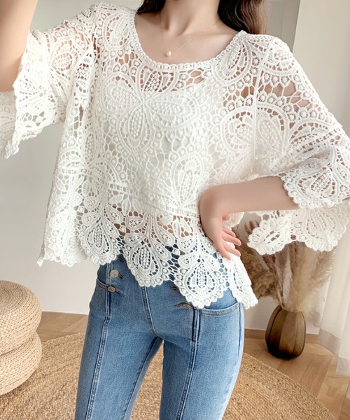 2ly2(トゥーリートゥー)の「上品な透かしレースが魅力♪フェミニンブラウス(Tシャツ/カットソー・レディース・ベージュ/ホワイト・FREE)」の1枚目の写真