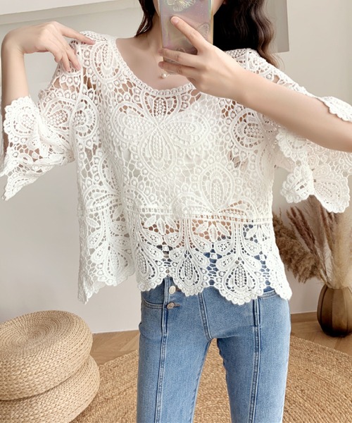 2ly2(トゥーリートゥー)の「上品な透かしレースが魅力♪フェミニンブラウス(Tシャツ/カットソー・レディース・ベージュ/ホワイト・FREE)」の9枚目の写真