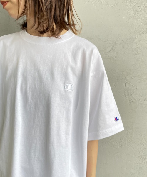 Champion（チャンピオン）の「[Champion/チャンピオン] ワンポイント刺繍ロゴ ショートスリーブTシャツ（Tシャツ/カットソー・レディース・ホワイト/ブラック/オートミール・M/L）」の16枚目の写真